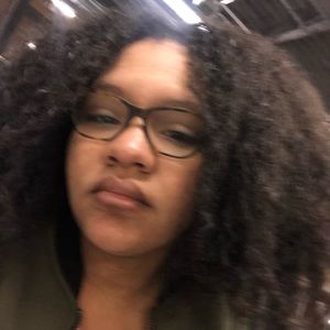 Meet your Posher, Dominique